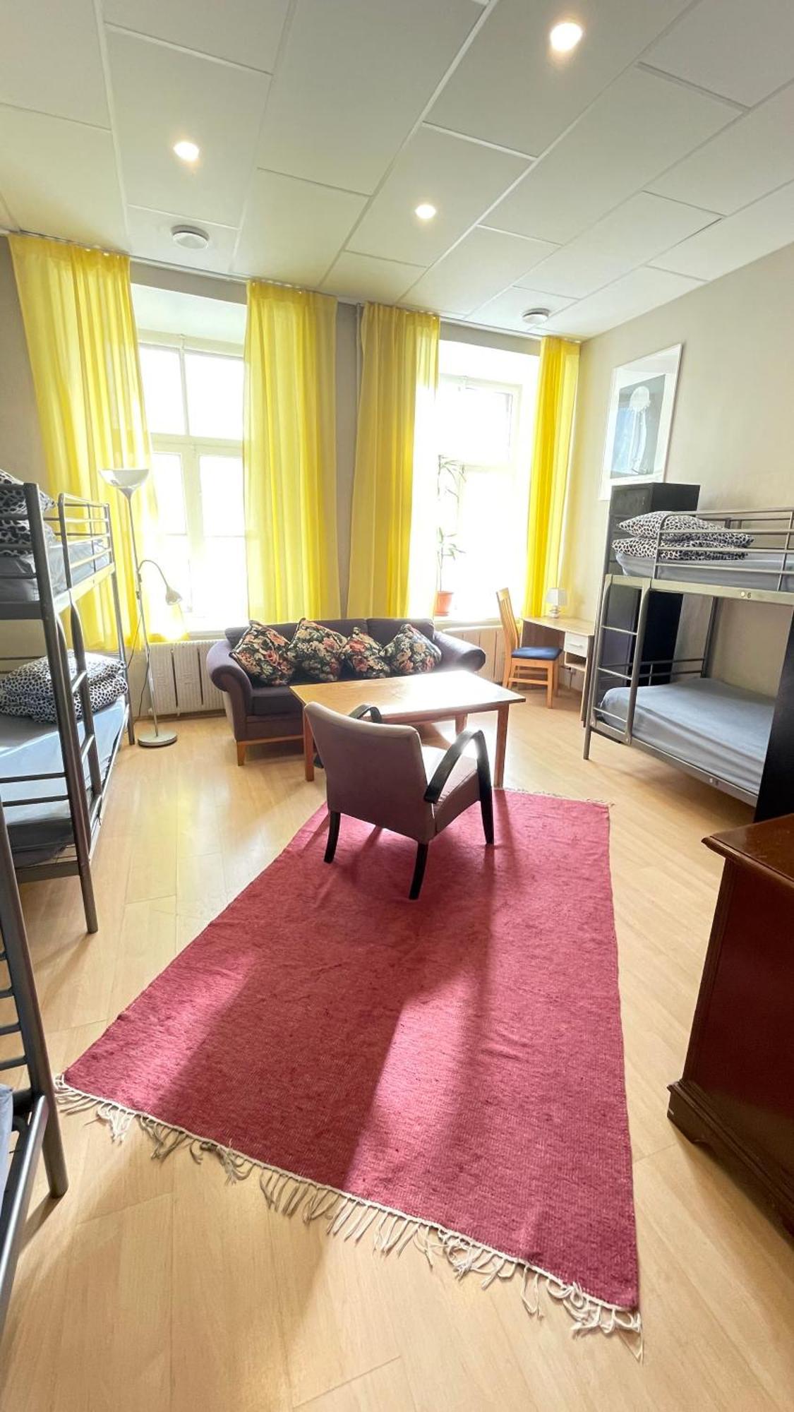 Reval Hostel Экстерьер фото